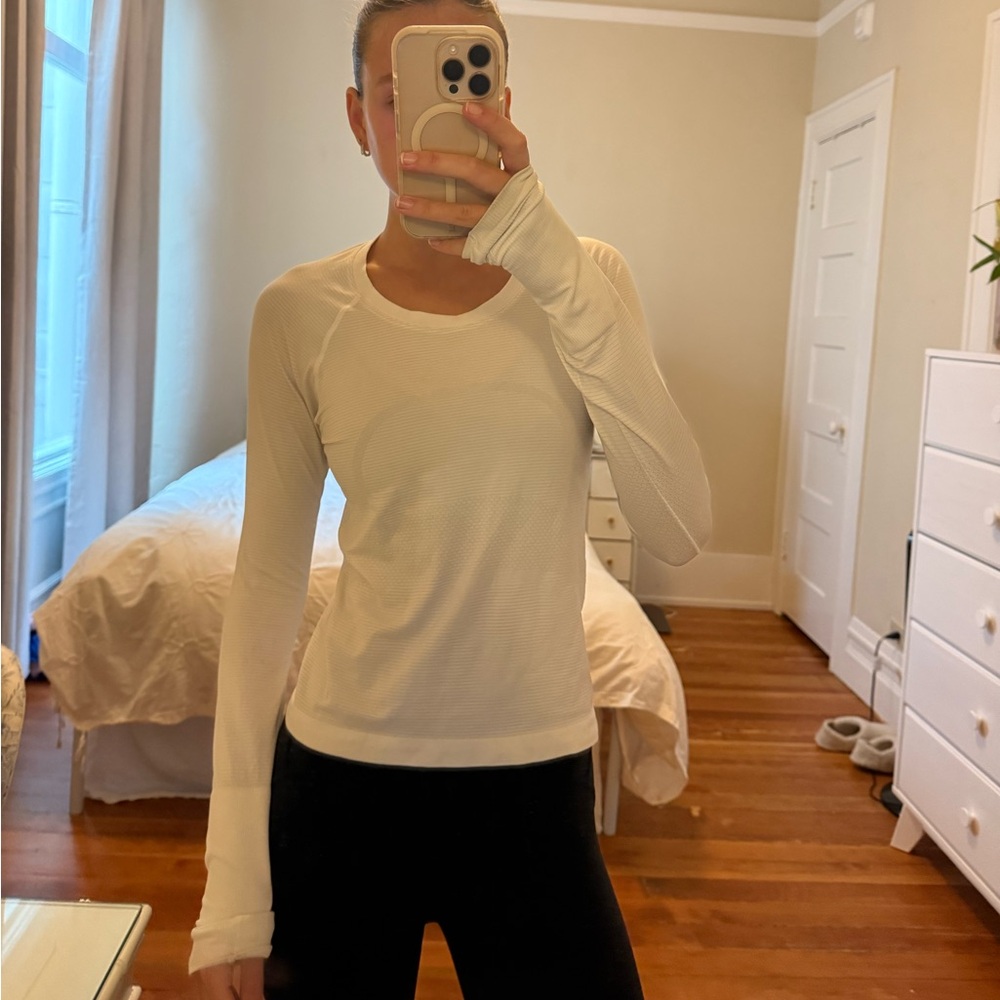 Women's lululemon Long Sleeve workout Top